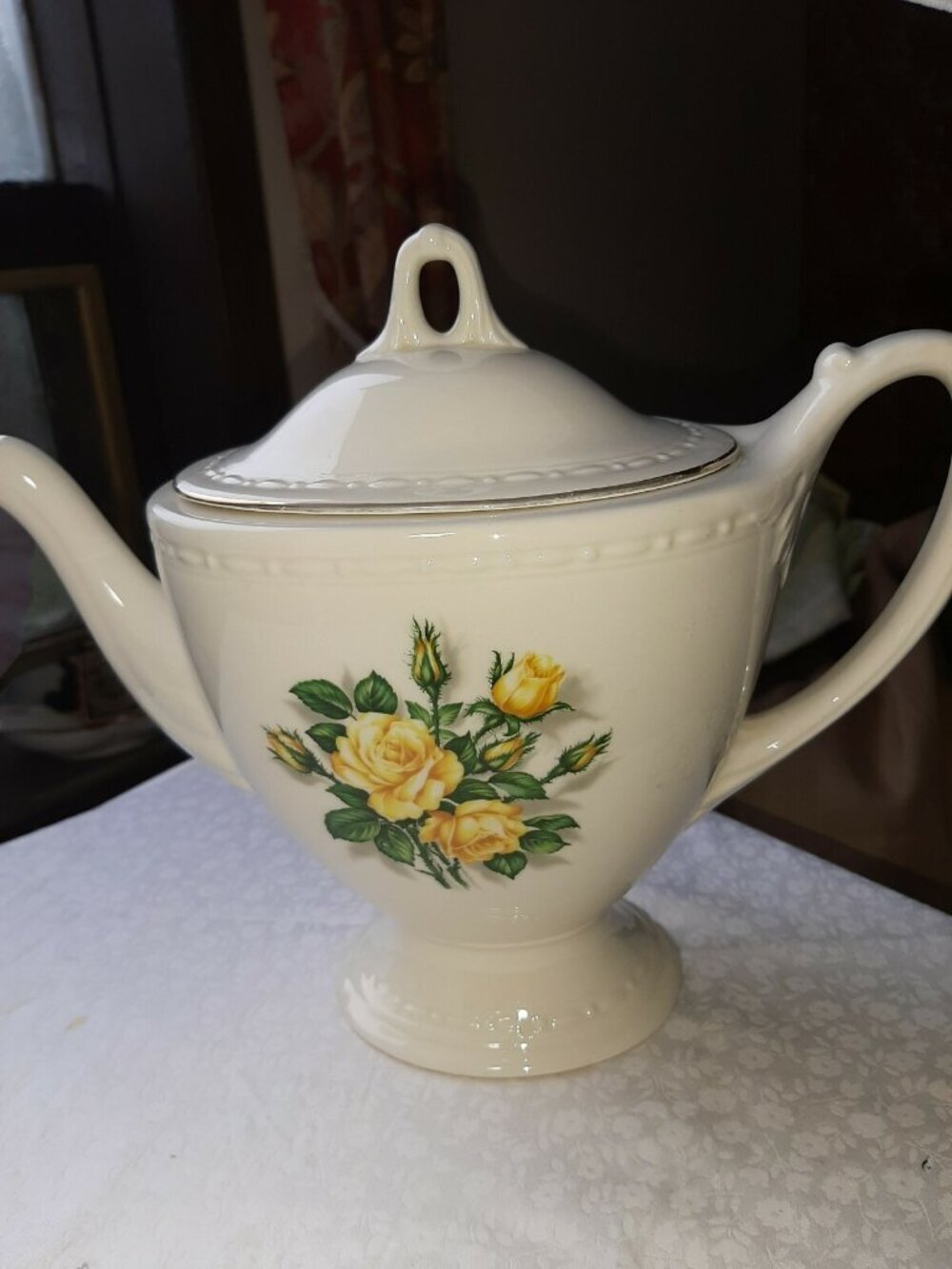 Eggshell Homer Laughlin Georgian Teapot